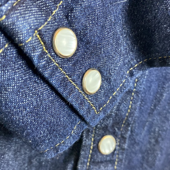 Men's Levi's Dark Wash Western Snap Shirt - Picture 4 of 6